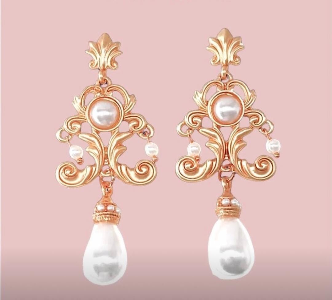 Pearl Vintage Dangles