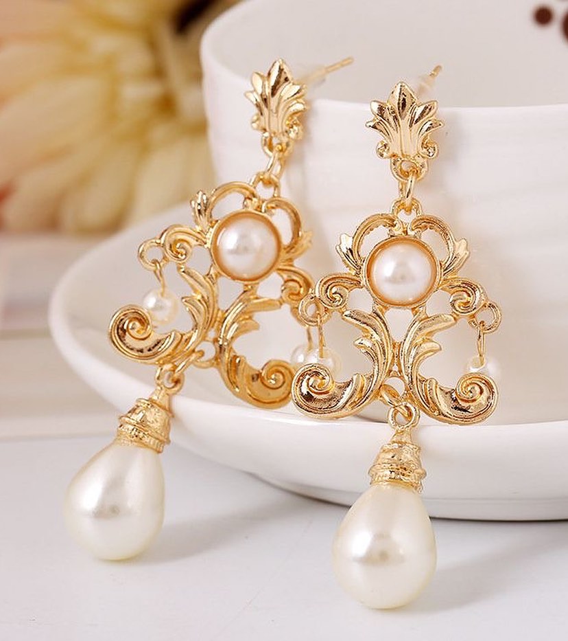 Pearl Vintage Dangles - Image 2
