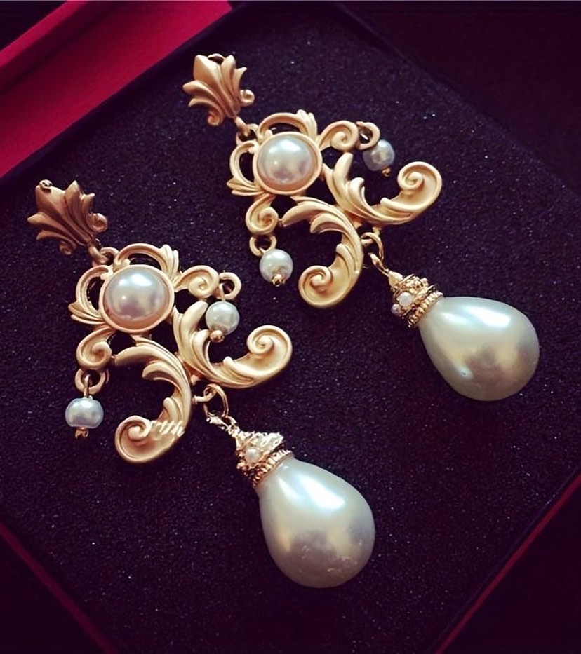 Pearl Vintage Dangles - Image 3